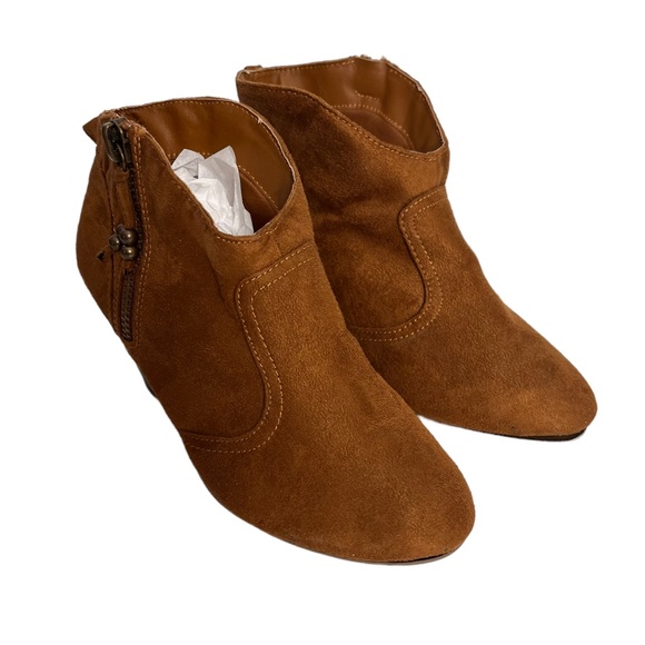 26) Madden Girl Faux Suede Payge Chestnut Beaded Ankle Booties Size 8 - Picture 3 of 13